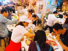 大堂-鲜入围煮花胶鸡海鲜火锅