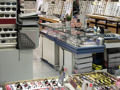 -美式眼镜·授权蔡司.依视路.尼康.豪雅.明月(人民广场店)