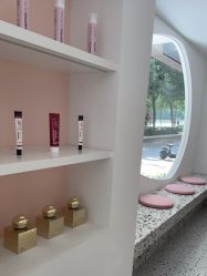 -苗方清颜痘肌研究所