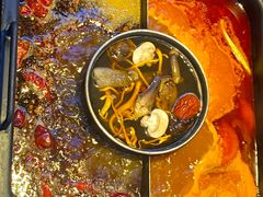 -老牌坊云南鱼豆花火锅(哈西万达店)