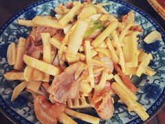 酸竹笋牛肉-迎懿餐厅
