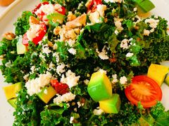 羽衣甘蓝牛油果沙拉-the rug 飞毯 (朝阳公园店)