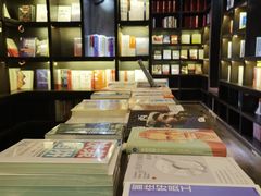 -钟书阁(松江泰晤士小镇店)