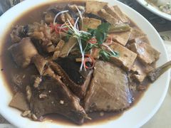 老板鱼炖豆腐-添福来墨鱼饺子 · 海鲜东北菜(大连星海·黄浦路店)