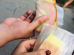 面包夹榴莲雪糕-詹爷爷乌节路街头冰淇淋