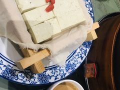 石磨豆腐蘸芝麻酱-松针蔡记蒸饺(花园路店)