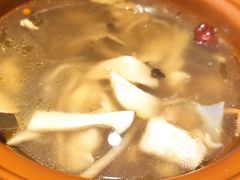 紫砂土鸡汤-有红鸡毛店·川菜(建设路店)