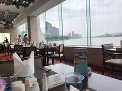 靠窗位-白天鹅宾馆·流浮阁咖啡厅