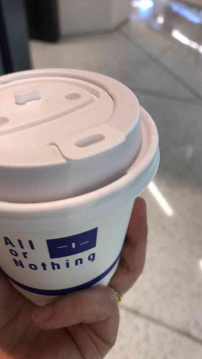 allornothing横竖横咖啡(圆融店)-"在诚品书店儿童读物专区的门口