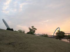 -南京眼步行桥
