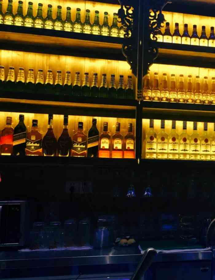 helens海伦司(浦口大学城店)-"当夜幕降临后,helens小酒馆显示出她.