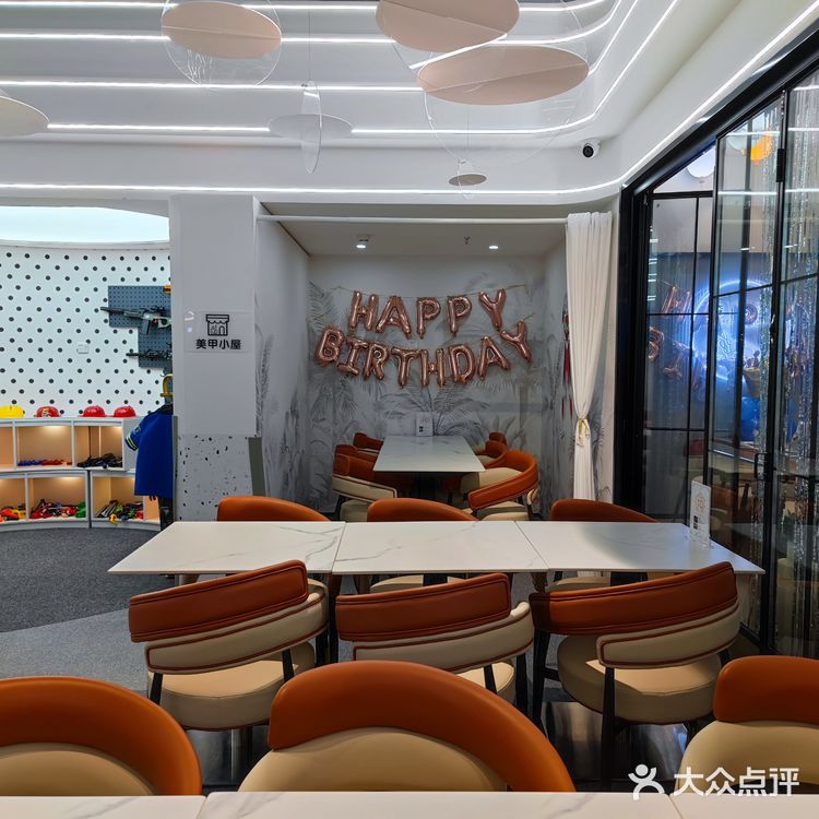 商场里的亲子餐厅|包间生日会 换装 模拟超市 滑梯等🥳