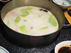 -洪氏嗨捞·广东猪肚鸡·椰子鸡火锅(西咸万象城店)
