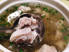 猪肉汤-鲤鱼塘农家山庄