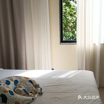 典型的川西风格的建筑，很有特色，位置不是在大马路上