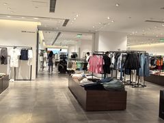 -URBAN REVIVO(高德置地广场·春广场店)