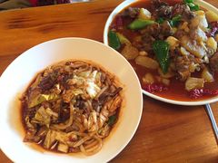 野蘑菇酸菜牛肉炒米粉-疆Jiang·新疆秘制料理