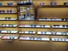 -罗伯特眼镜·蔡司官方授权(罗湖国贸店)