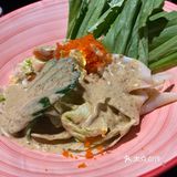 临时决定去的店,一进门看见店内的装修,脚步开始沉重