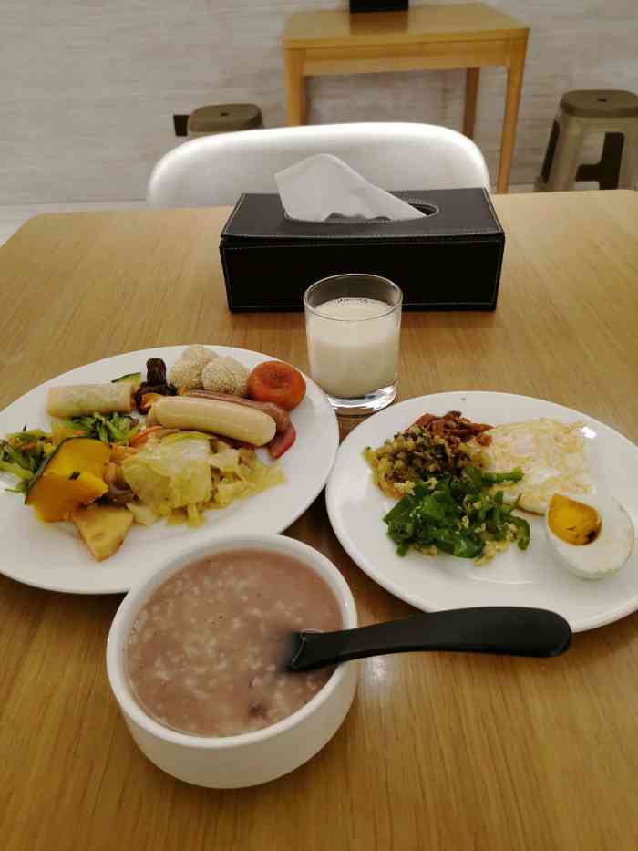 全季酒店(南通中央商务区店)-"网上订的三个房间,自己开车过来的,位置