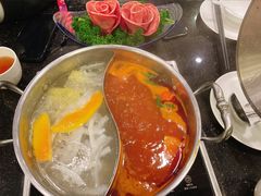 葡国番茄牛尾拼泰式冬阴功汤底-一哥澳门豆捞 · 十七年经典澳门火锅(四季天地店)