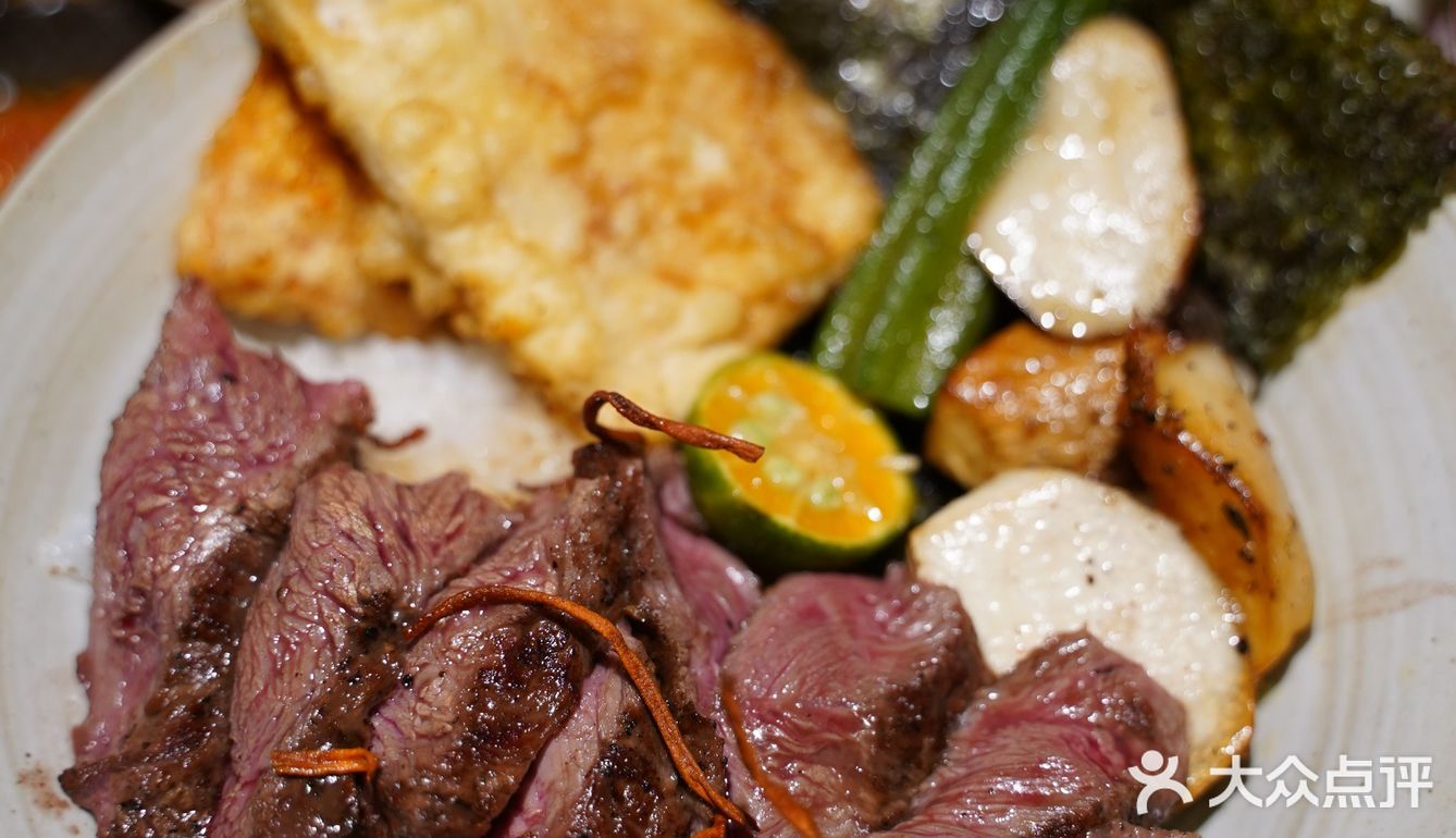 过年也要来吃一口他家的牛排丼饭！