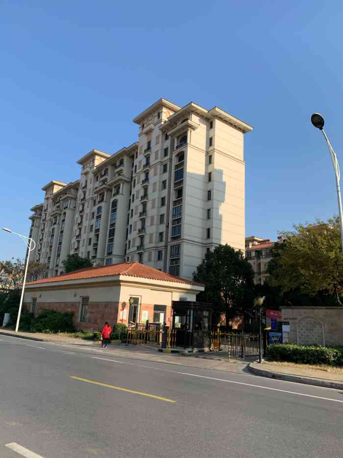 水岸逸景花园-"周末早上,带孩子下楼在小区散散步,空气还.