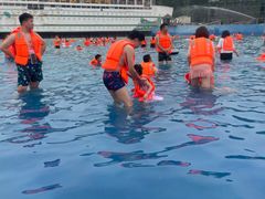 -黄河谷马拉湾海浪浴场