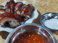 -黄记四更烤乳猪店