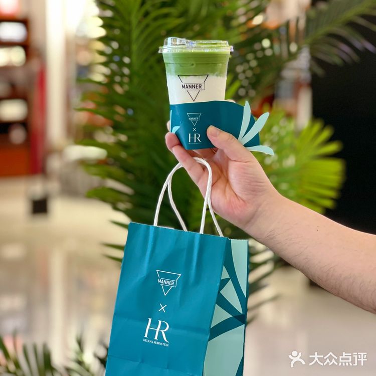 一夜青回,MANNER与赫莲娜的创意联名
