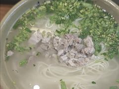 -亮亮面馆(经六路店)