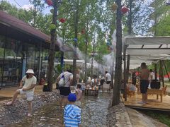 -雪山彩虹谷景区