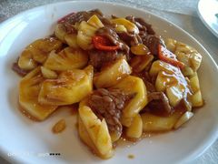 菠萝炒牛肉-琼菜坊·无鸡不成宴·海南菜老爸茶糟粕醋(海口骑楼老街店)