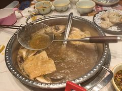 -乡土黄·鲜牛肉火锅·小龙虾(兴业街店)