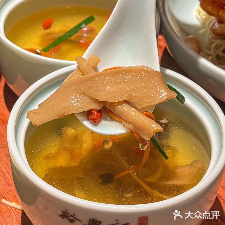 来上海旅游必吃的一碗蟹粉面🍜