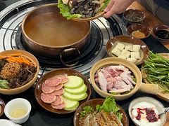 菌菇鸡煲-阿山卓·野生菌火锅·纳西火塘烤肉