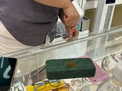 -美式眼镜·授权蔡司.依视路.尼康.豪雅.明月(人民广场店)