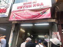 -Bánh Mì Huynh Hoa