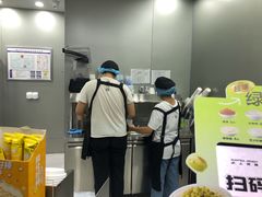 -沪上阿姨·精选茶饮(龙湖滨江天街店)