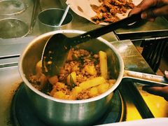店员自制尼泊尔菜-Old Town White Coffee(gateway@klia2)