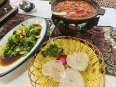 -刘姐啤酒鱼民族演艺餐厅(西街总店)