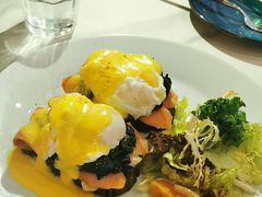 菠菜三文鱼班尼迪蛋-拾挚扒房(招商花园城店)