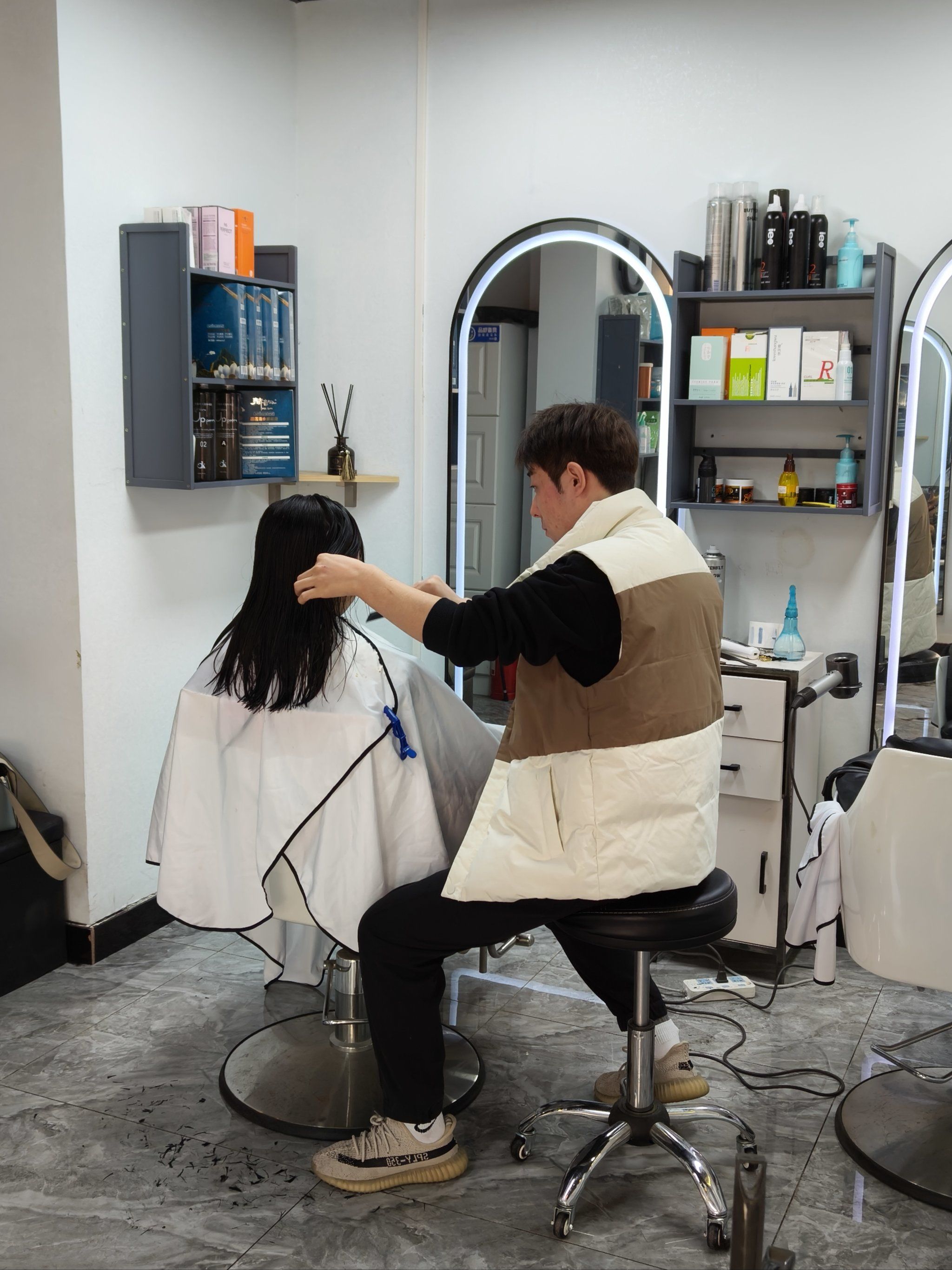 一间踏踏实实剪头发的店!