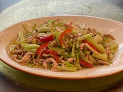 -石磨豆花家常菜·牦牛排土火锅