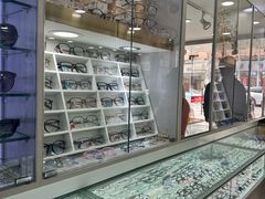 -朱师傅眼镜·蔡司·依视路·尼康(市先进店)