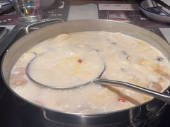 -尚尚仙·酸汤猪手·猪肚鸡火锅(华联万柳购物中心店)