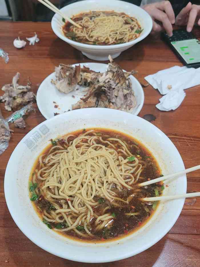 四季抻面馆(兴顺街店)-"地点非常好找,就在六马路友谊购物对面,人.