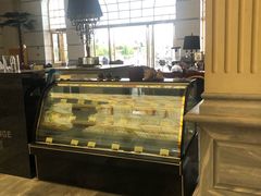 面包甜点陈列柜-三亚湾皇冠假日度假酒店·临风大堂酒廊