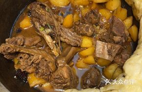 Stewed Goose with Flatbread in Iron Pot