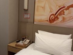 -维也纳国际酒店·西京医院胡家庙地铁站店